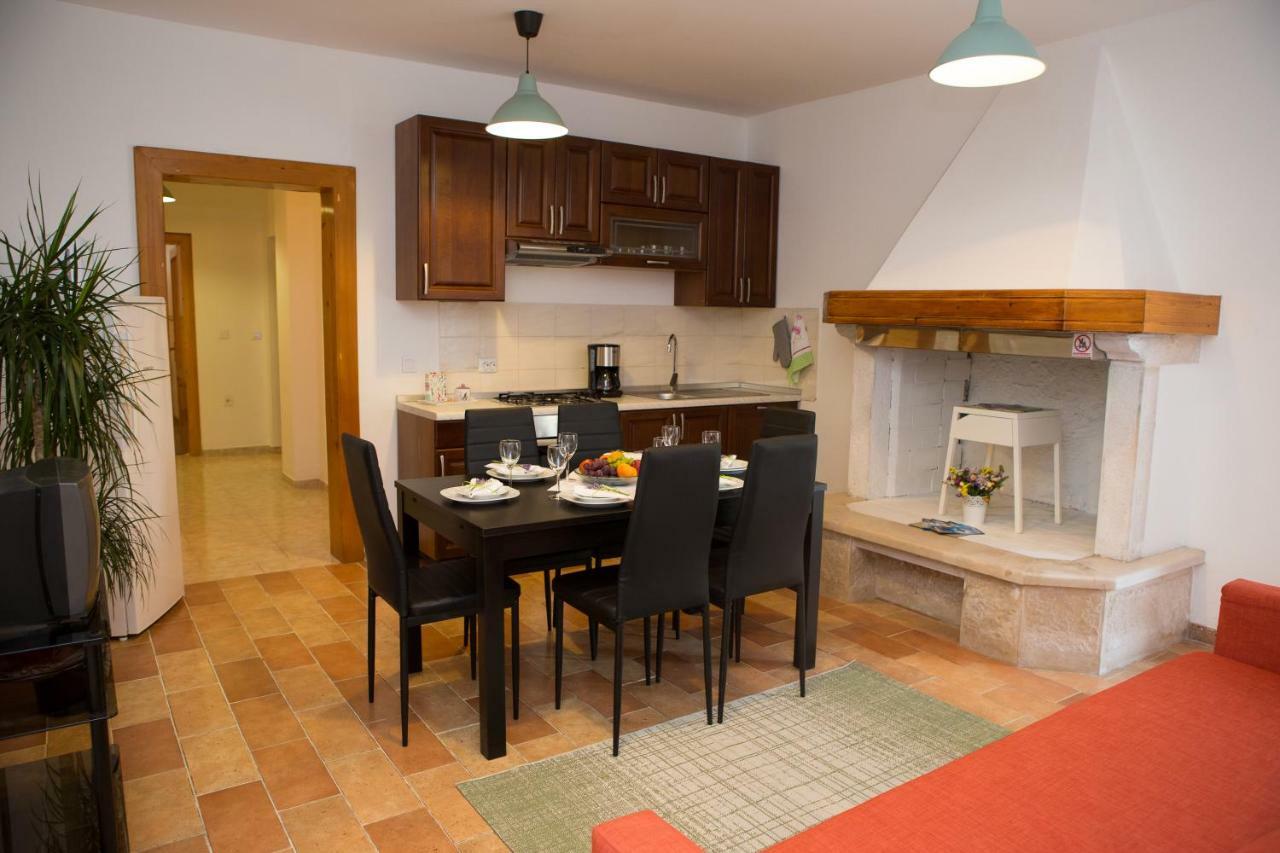 Апартаменты Apartman Girasol Пула Экстерьер фото