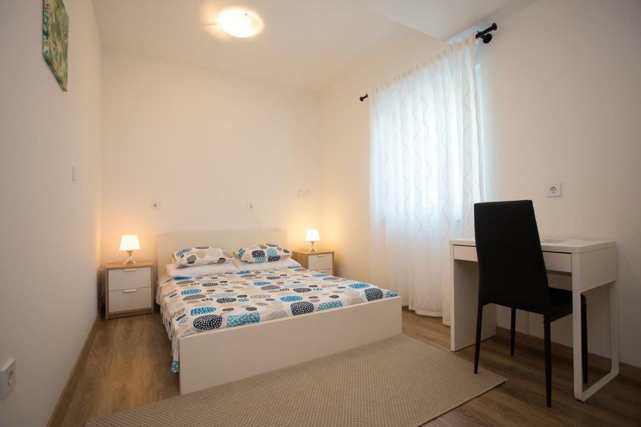 Апартаменты Apartman Girasol Пула Экстерьер фото